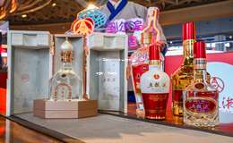 2025年五粮液升级版英雄赋：传承匠心，酒韵飘香