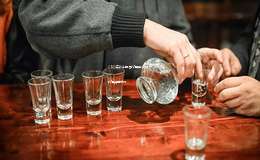 2025年新手白酒代理赚钱前景及代理费用分析