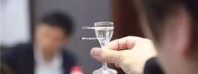 2025年品牌白酒代理市场分析：赚钱前景与可行性探讨